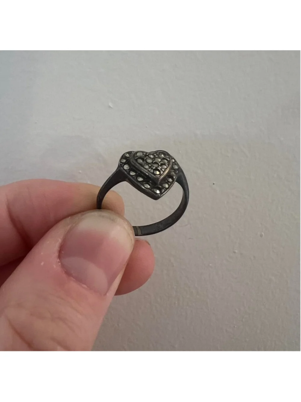 Vintage 925 sterling silver ring with black heart made of rhinestones/gems